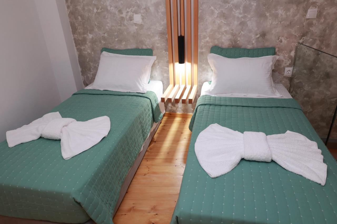 Cane'S Family Guest House Plomari Esterno foto