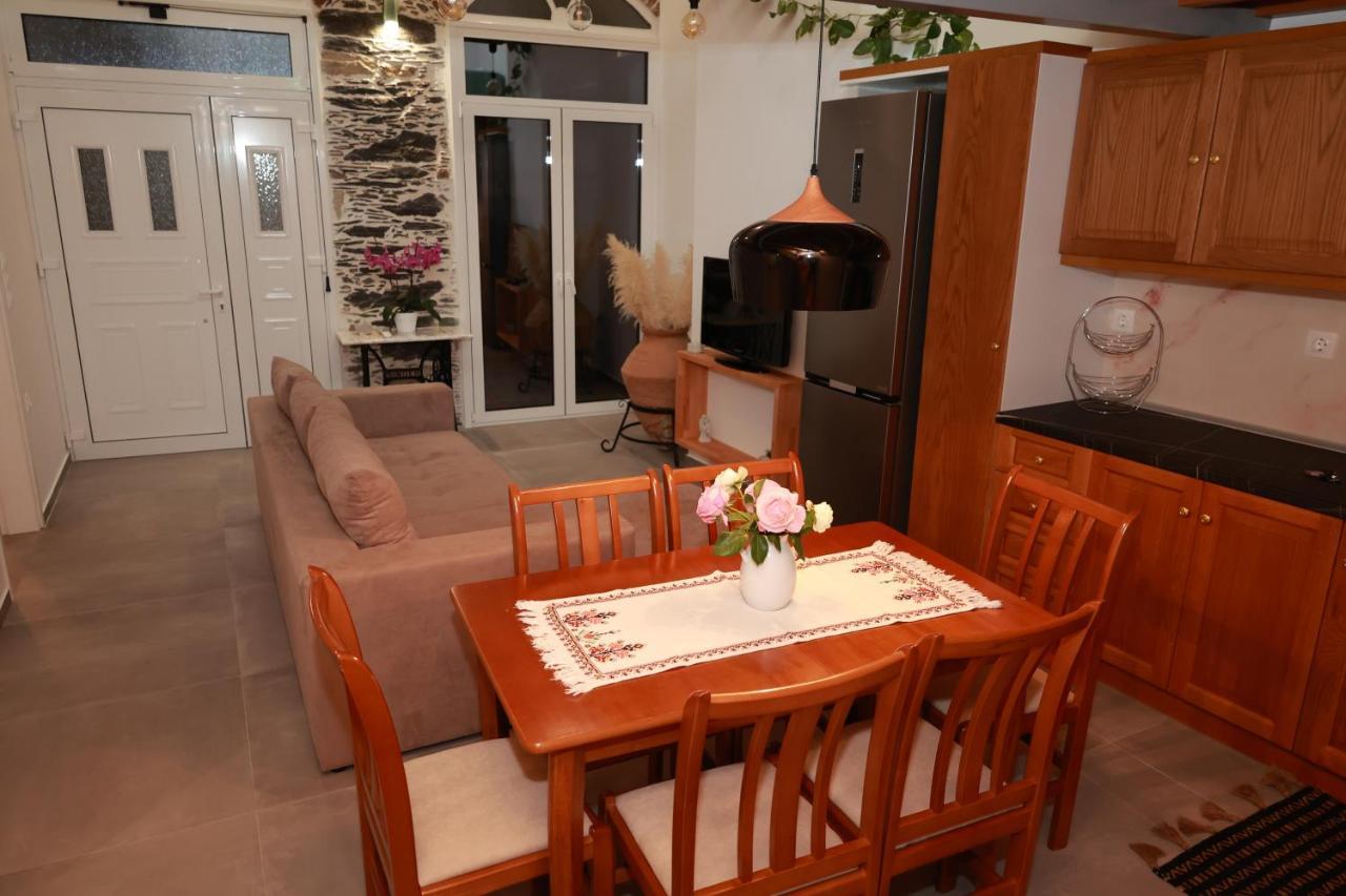 Cane'S Family Guest House Plomari Esterno foto